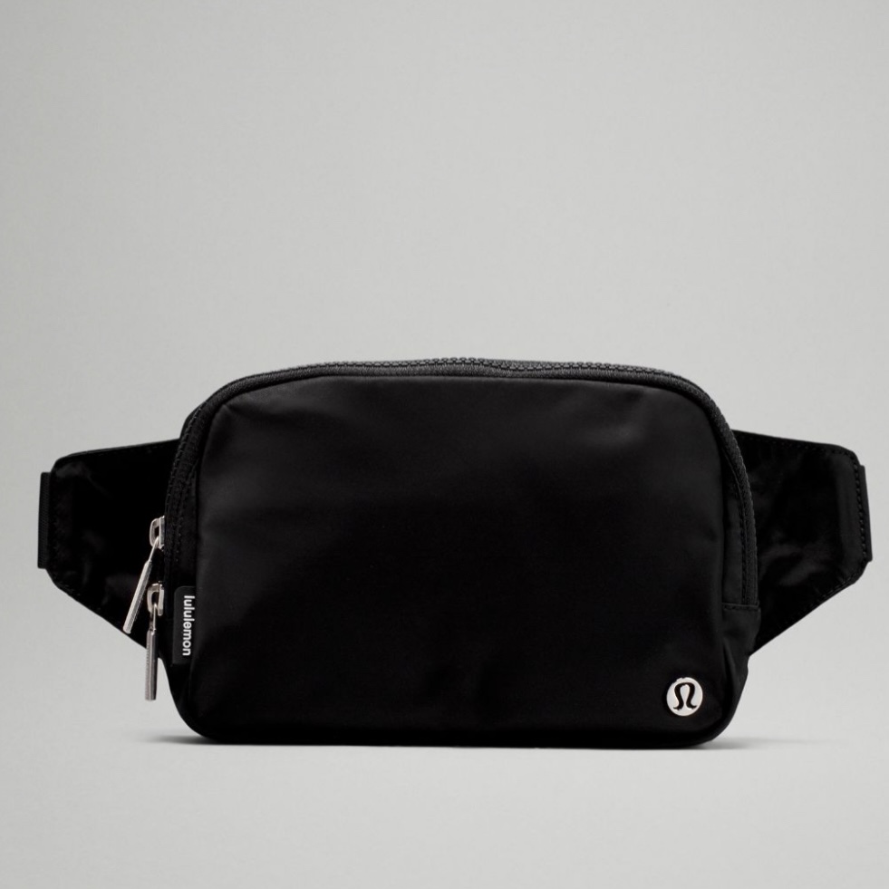 link to lululemon everywhere belt bag 2L in black

